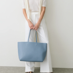 Soft Lightweight Leather Shopping Bag With Internal Snap Structure and Dual-Style Carrying Straps