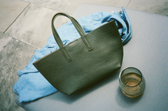 Compact Full-Grain Leather Shopping Bag Featuring Suede Inner Lining and Magnetic Snap Closure
